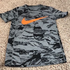 Nike drifit fitted t-shirt